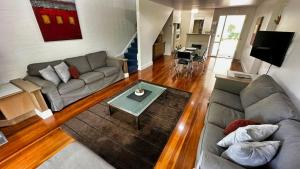 Posezení v ubytování Plover Executive Deluxe Villa 25