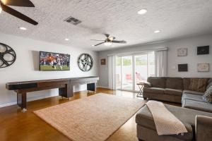 Χώρος καθιστικού στο Scottsdale Saguaro-Hot Tub-Pool- in Old Town