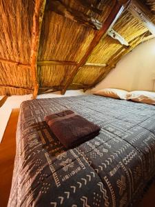 Ένα ή περισσότερα κρεβάτια σε δωμάτιο στο Cabañas Turi Lackar