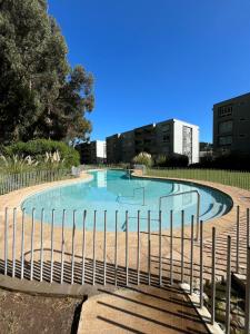 a swimming pool with a fence around it at Bosque y mar de Papudo in Papudo