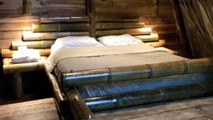 a bed in a wooden room with at Minca Elemento in Minca