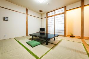 a room with a table in the middle of a room at みずほガーデンロッジ in Kyotamba
