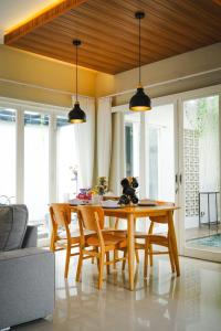 Χώρος καθιστικού στο Pecinta Senja Villa
