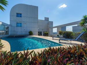 a swimming pool in front of a building at Mercure Manaus in Manaus