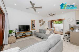 TV a/nebo společenská místnost v ubytování HideAway in Hermit Park Townsville + 5 fotografií