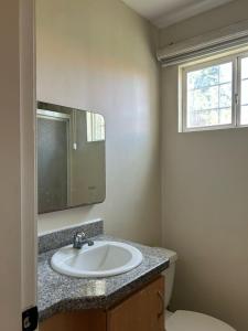a bathroom with a sink and a mirror at Casa en Urbanización La Arboleda Manta Manabí in Manta