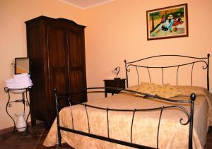 A bed or beds in a room at Rosso Di Sera