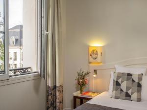 Кровать или кровати в номере Mercure Rambouillet Relays Du Château