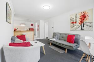 Χώρος καθιστικού στο Charming Maning Ave - 2 Bedroom Unit in Sandy Bay +26 φωτογραφίες