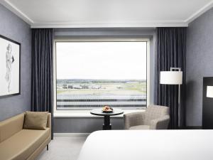 Кровать или кровати в номере Sofitel London Gatwick