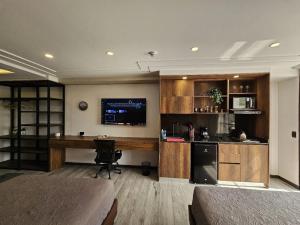 TV a/nebo společenská místnost v ubytování Epic Suite 209 Deluxe Aeropuerto