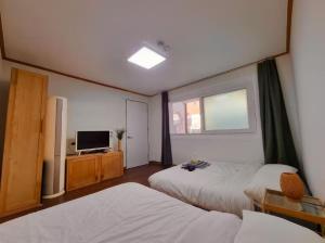 Giường trong phòng chung tại Nuha278