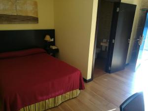 Ein Bett oder Betten in einem Zimmer der Unterkunft Hotel Pazo de Lestrove by Pousadas de Compostela