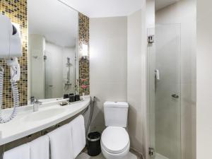 Ванная комната в Hotel Ibis Samui Bophut