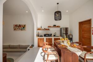 Gallery image of Modest and Cosy 2bd Villa with Rooftop 4min to Cemagi Beach in Cemagi +18 photos
