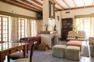 Uma rea de estar em Quinta Do Crestelo Aparthotel