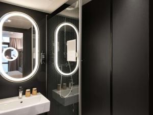Ένα μπάνιο στο Hotel Faubourg Galant Paris - Handwritten Collection +52 φωτογραφίες