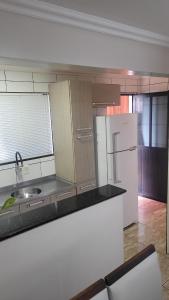 Η κουζίνα ή μικρή κουζίνα στο Sinta-se em casa