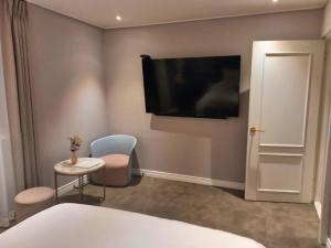 a room with a tv on the wall and a bed at 정원호텔 in Incheon