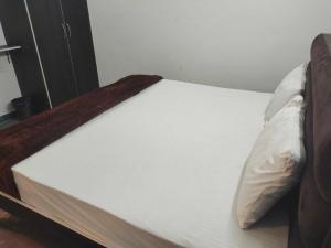 Giường trong phòng chung tại Hotel O H Pass