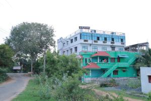 Tòa nhà nơi nhà nghỉ nhỏ tọa lạc +20 ảnh