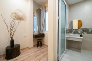a bathroom with a sink and a mirror at HemTouch House - Nguyễn Văn Mai in Ho Chi Minh City +173 photos