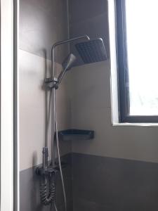 Bilik mandi di Spacious 2Bedroom Apartment Bukasa, Muyenga +7 gambar