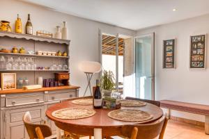 Ποτά στο Maison Sur La Mare