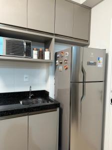 Kuchyň nebo kuchyňský kout v ubytování Apartamento moderno na praia da palhoça c garagem