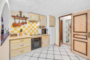 Kuchyň nebo kuchyňský kout v ubytování Gîte Le Montagn'art