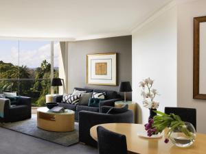 Гостиная зона в Pullman Quay Grand Sydney Harbour +52 фотографии
