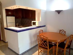 a kitchen with a table and a microwave at Ona Aldea del Mar in Torrevieja