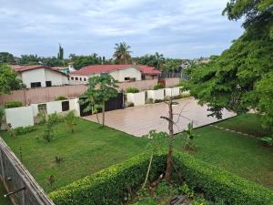 Zahrada ubytování Douglas Luxury Apartments At Douglas Court, Adenta, Accra