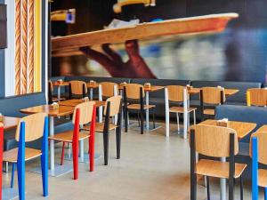 Un restaurant u otro lugar para comer en Ibis Guaratingueta Aparecida - Circuito da Fé