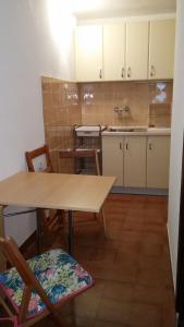 Dapur atau dapur kecil di Apartment Gabre Trogir