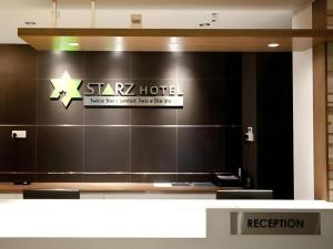 Лобби или стойка регистрации в Starz Hotel