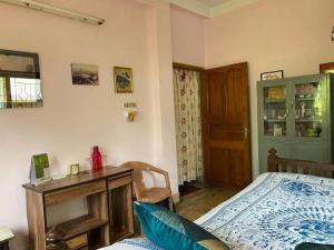 Postel nebo postele na pokoji v ubytování Aura home stay
