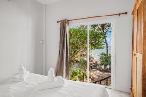 Ένα ή περισσότερα κρεβάτια σε δωμάτιο στο Escape Beachfront Cottage, Lamai Beach