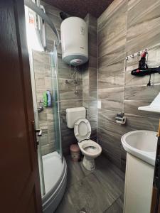 Koupelna v ubytování Plava Špilja-ID + 14 fotografií