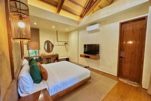 TV a/nebo společenská místnost v ubytování Mandala Beach Resorts powered by Cocotel