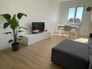 Μια τηλεόραση ή/και κέντρο ψυχαγωγίας στο Enzina's home