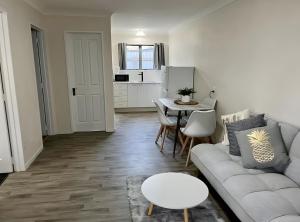 Η κουζίνα ή μικρή κουζίνα στο Tirau Motor Inn