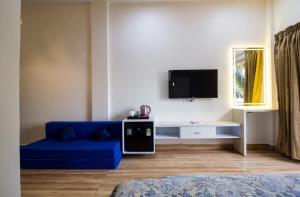 TV a/nebo společenská místnost v ubytování MERAKEe HOUSE