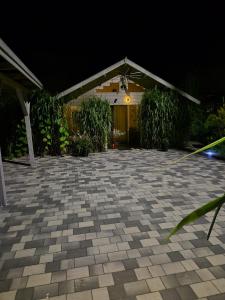 an empty patio at night with a building at Na Źródlanej in Wielgie