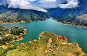 an aerial view of a lake in the mountains at Villa Daniela Restrepo in Restrepo +4 photos