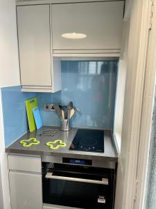 a kitchen with a stove and a counter with scissors at Cosy Cottage Ambleside in Ambleside