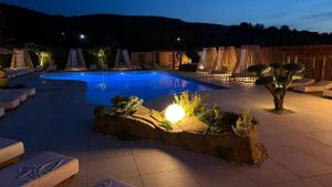 a swimming pool with a light in the middle at Curacao SPA in Lespezi