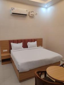 Ένα ή περισσότερα κρεβάτια σε δωμάτιο στο Laxmi Sewa Sadan