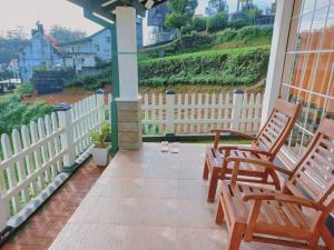 Μπαλκόνι ή βεράντα στο White Vintage Bungalow Nuwara Eliya +26 φωτογραφίες