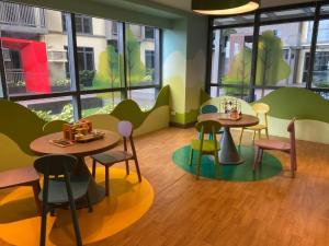 Posezení v ubytování 1BR with Kitchen & Balcony 2 mins to Okada - 6D